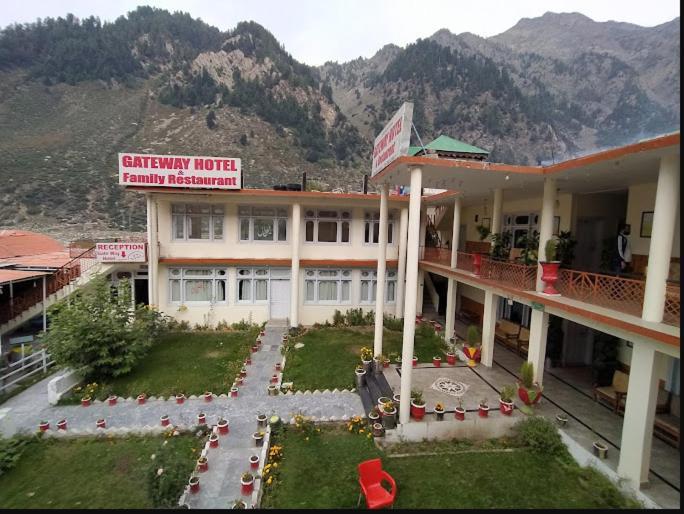 Gateway Hotel Naran Buitenkant foto